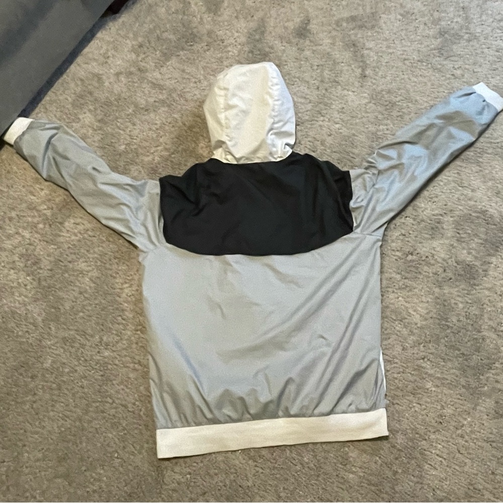Nike Wind Breaker - Picture 2 of 4